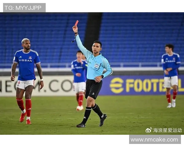 长发男足球星的赛场风采与激情时刻全面解读